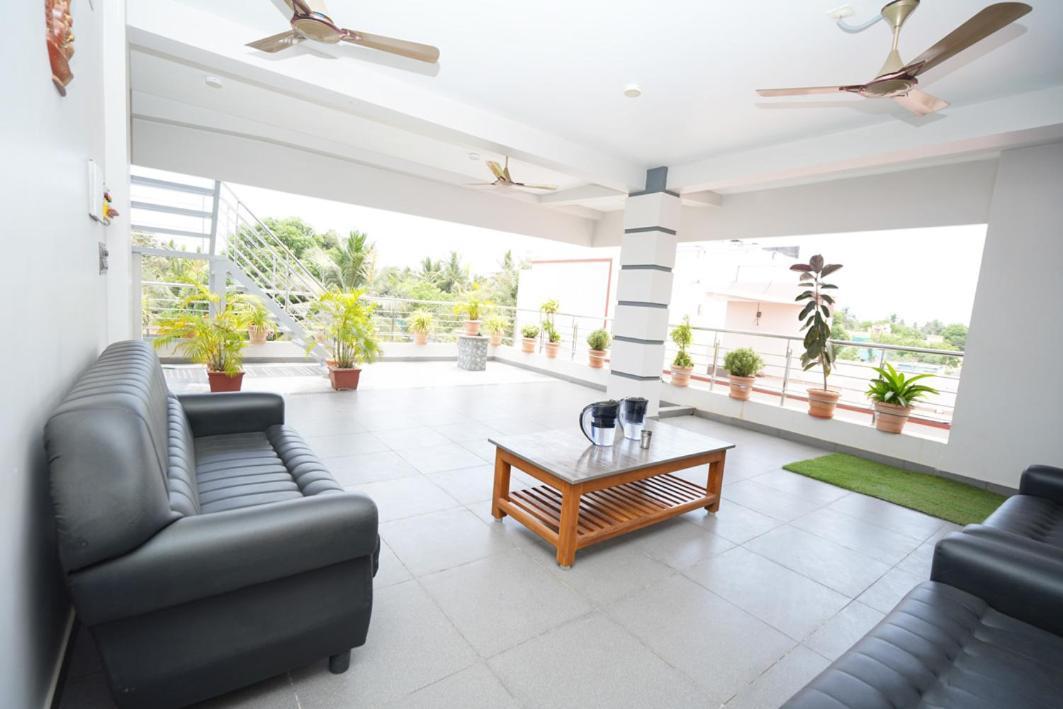 ホテル Goutham Residency Kadalur エクステリア 写真