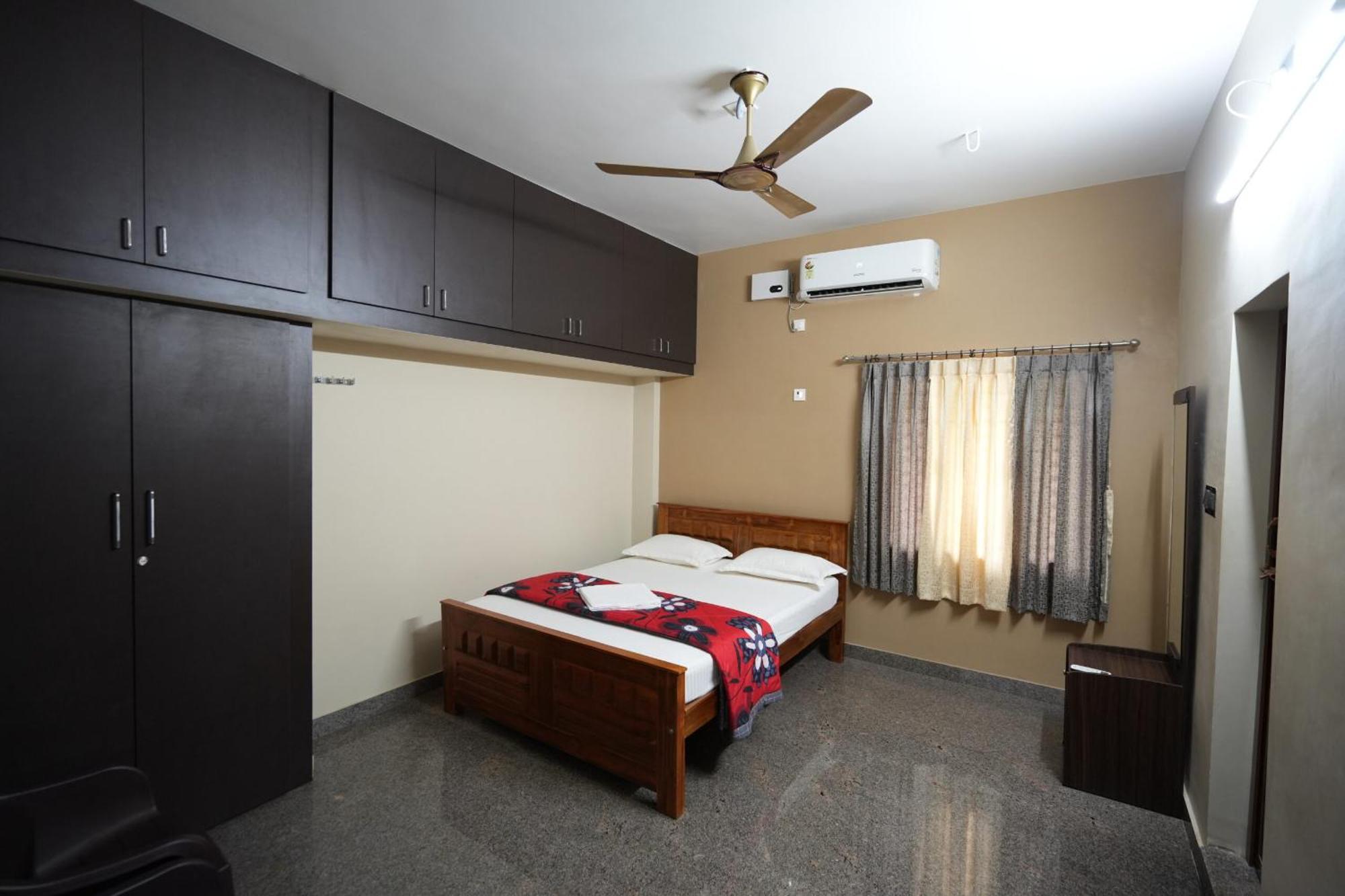 ホテル Goutham Residency Kadalur エクステリア 写真