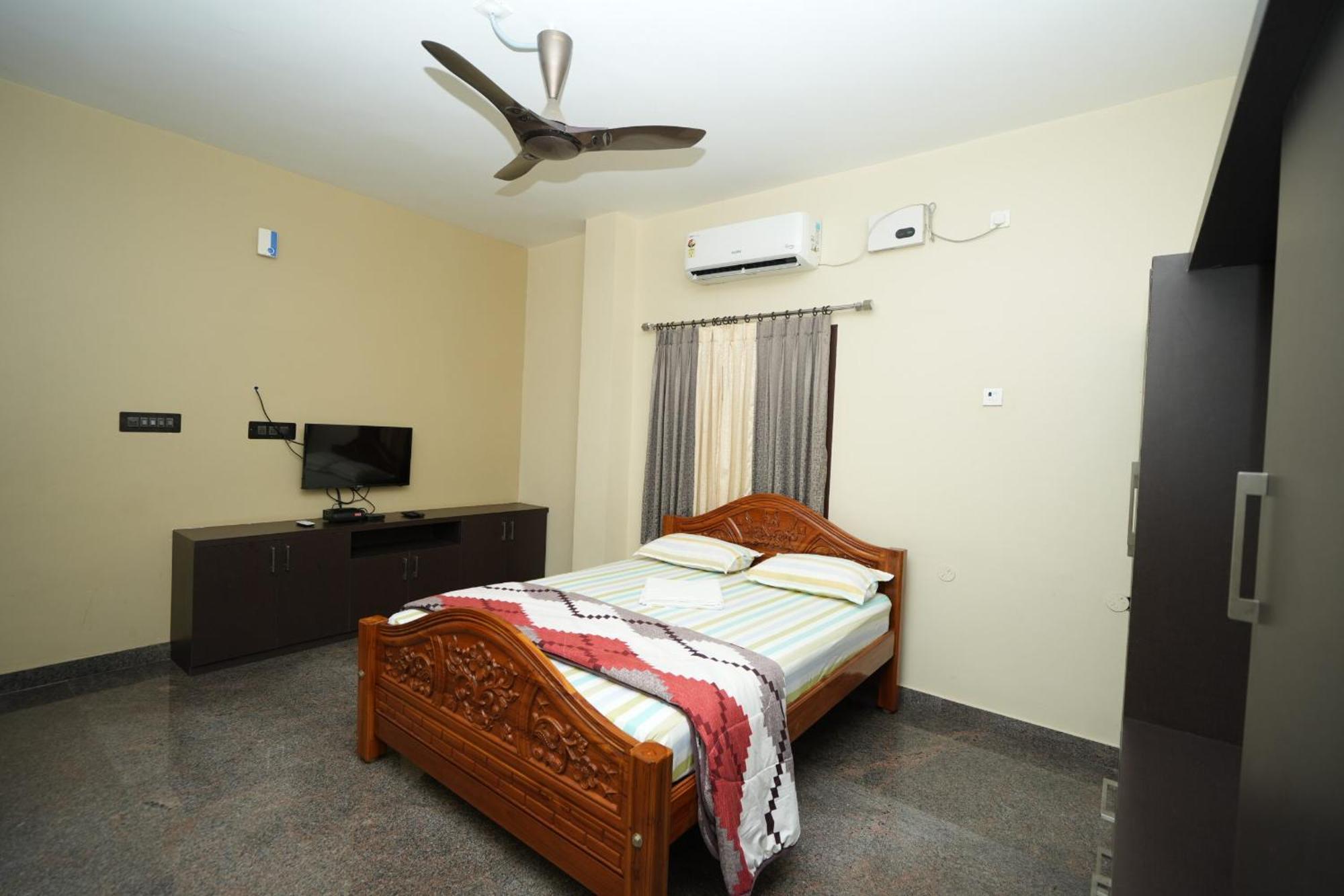 ホテル Goutham Residency Kadalur エクステリア 写真